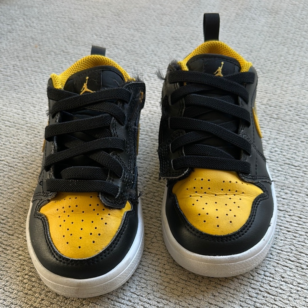 Nike Kids' Black and Yellow Sneakers